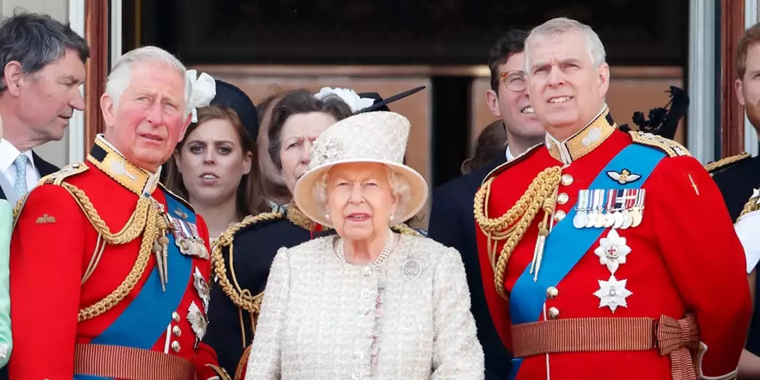 Ο βασιλιάς Κάρολος λαμβάνει άσχημα νέα για τον πρίγκιπα Andrew κατά τη διάρκεια των διακοπών του