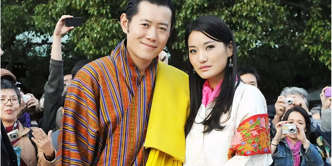 Jetsum Pema | Η "Kate Middleton των Ιμαλαΐων" και η 2χρονη κόρη της κλέβουν τις εντυπώσεις στην εθνική εορτή του Μπουτάν