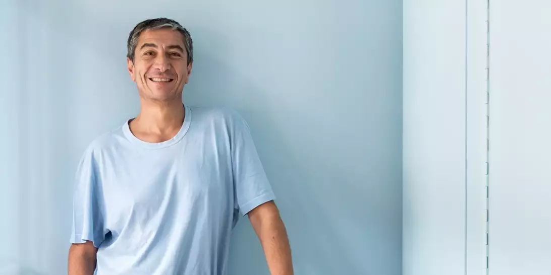 Γιάννης Σεργάκης | Οι λεπτομέρειες μιας τυπικής ημέρας του μεταξύ δημιουργίας και έμπνευσης