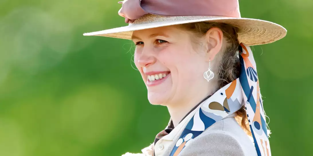 Lady Louise Windsor | Με ποιο βασιλικό πρόσωπο στέλνει συχνά μηνύματα