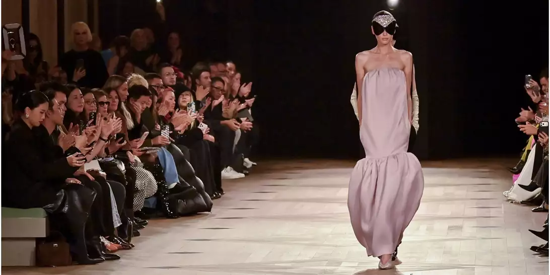 Άποψη | Τελικά, κατάφερε ο Pierpaolo Piccioli να κατευνάσει το πνεύμα του Cristóbal Balenciaga;