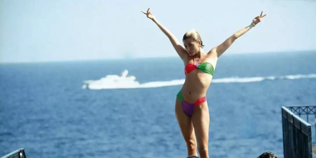 H εκκεντρική πόζα της Marie Chantal με μπικίνι στην Κυανή Ακτή πριν από τον γάμο της αδελφής της, Pia