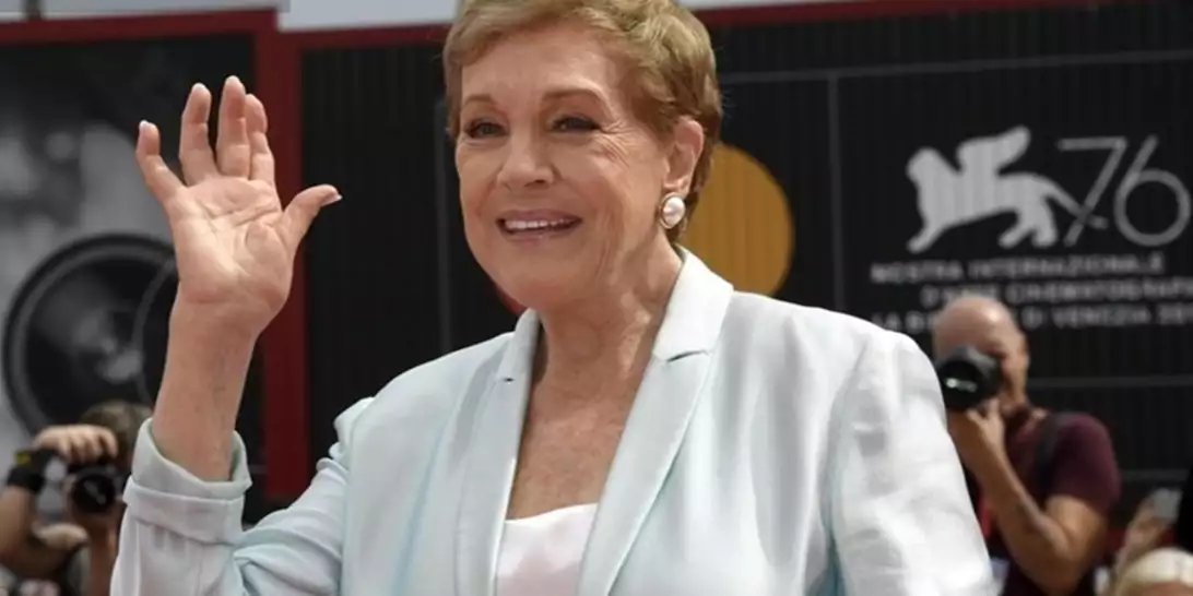 Julie Andrews | Η σπάνια εμφάνιση της 88χρονης σταρ στα Hamptons
