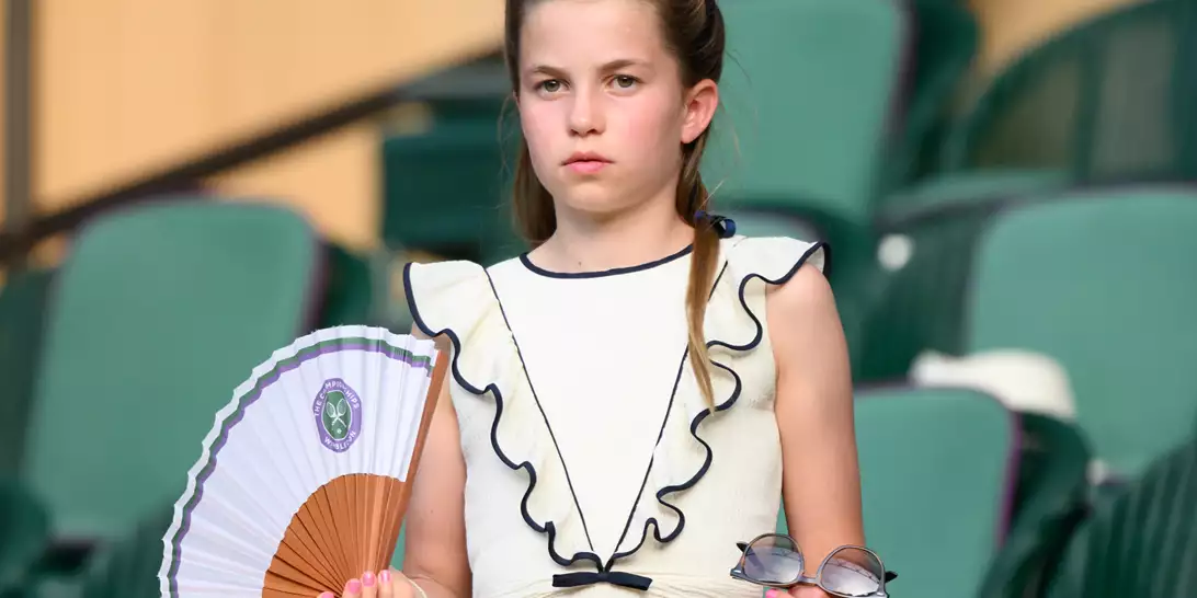 Πριγκίπισσα Charlotte: Το φόρεμά της στο "Together at Christmas" θύμισε την iconic εμφάνιση της πριγκίπισσας Diana