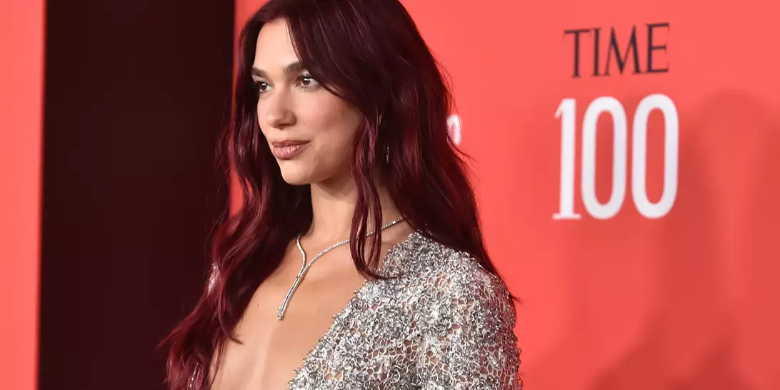 H Dua Lipa έλαμψε στα Βραβεία TIME 100 με Chanel φόρεμα