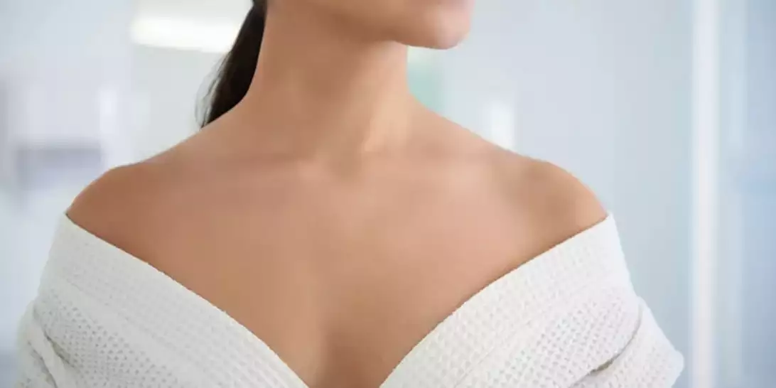 Νεανικό στήθος | 4 κινήσεις για να διατηρήσετε το τέλειο μπούστο