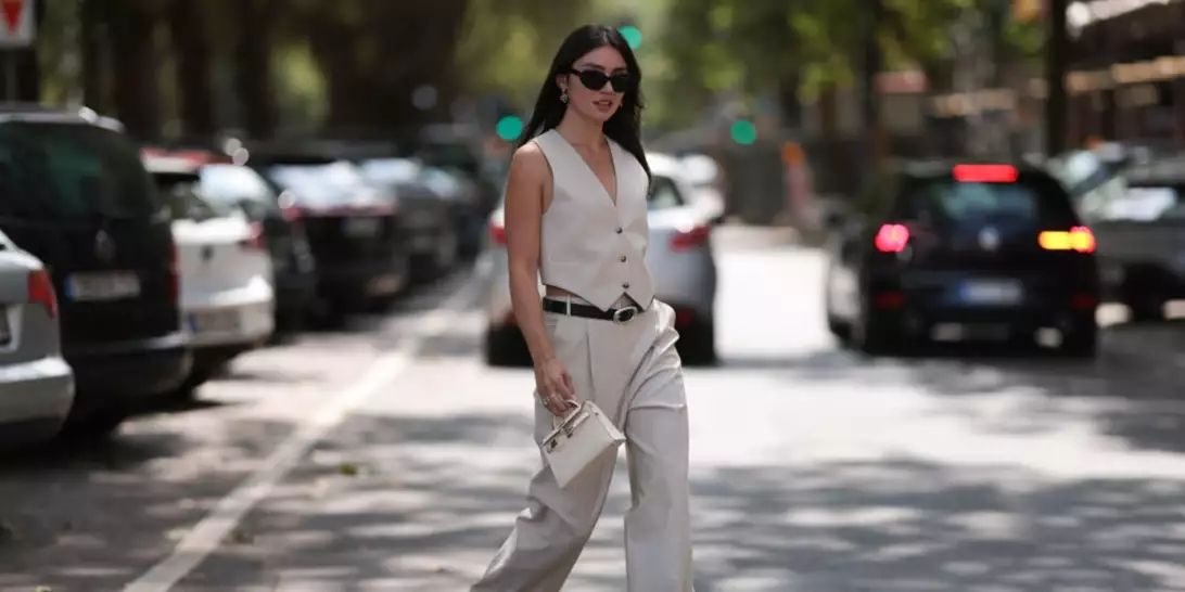 Τα 6 κομμάτια που πρωταγωνιστούν φέτος στο καλοκαιρινό workwear style