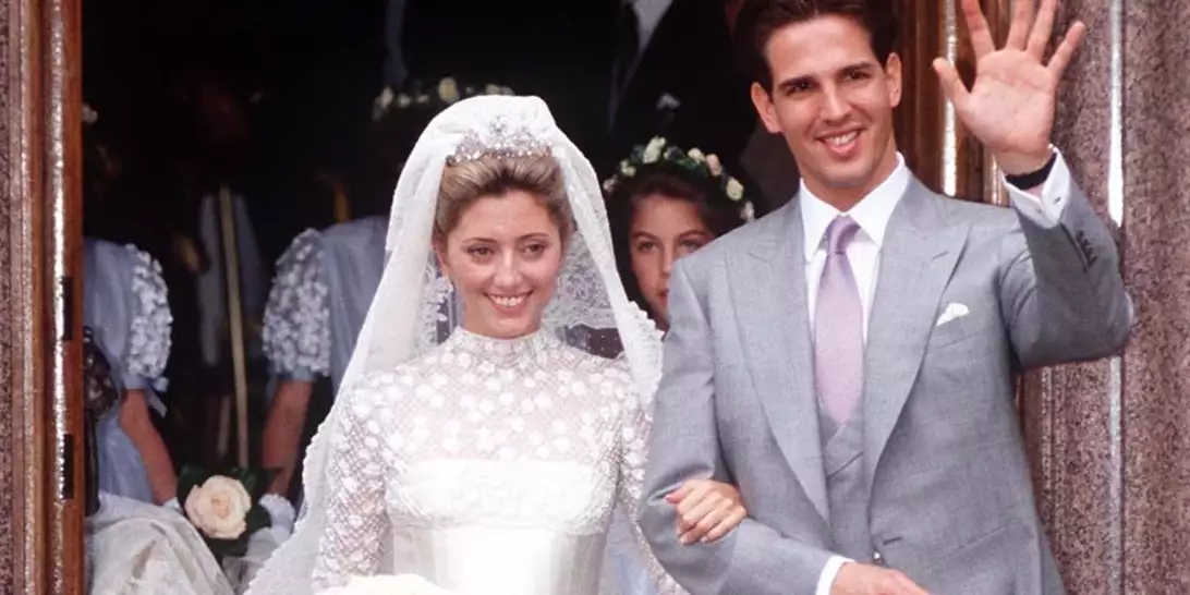 30 χρόνια πριν | Η Marie Chantal νύφη στο πλευρό του Παύλου παρουσία της βασίλισσας Ελισάβετ