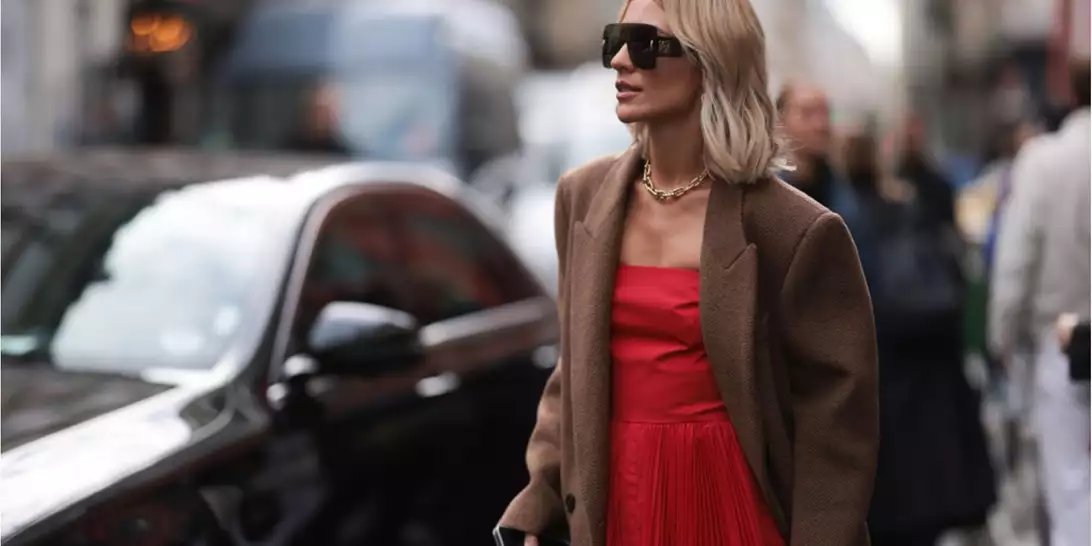 Κομψά φορέματα στην πιο κολακευτική γραμμή για τη γυναικεία σιλουέτα