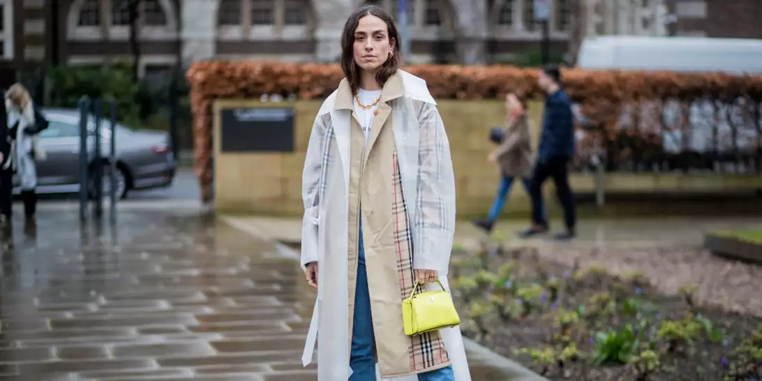 10 looks που είναι ιδανικά για τις πρώτες βροχερές ημέρες του φθινοπώρου