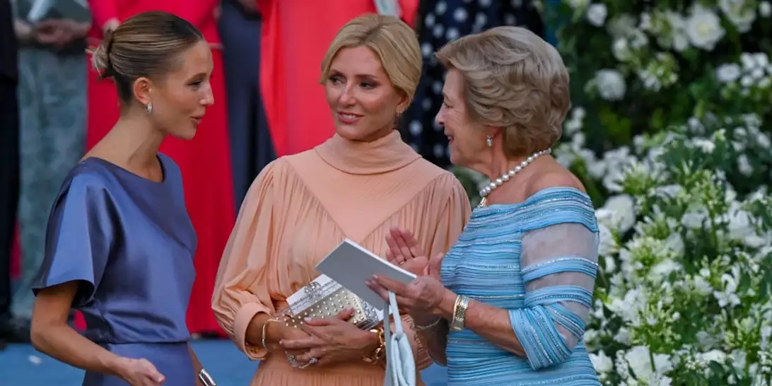 Marie Chantal | Με χαλαρό και σοφιστικέ στυλ με φόντο το ηλιοβασίλεμα