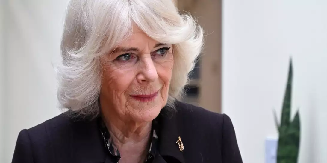 Βασίλισσα Καμίλα | Η μακρά ιστορία της καρφίτσας που επέλεξε σε νέα της εμφάνιση