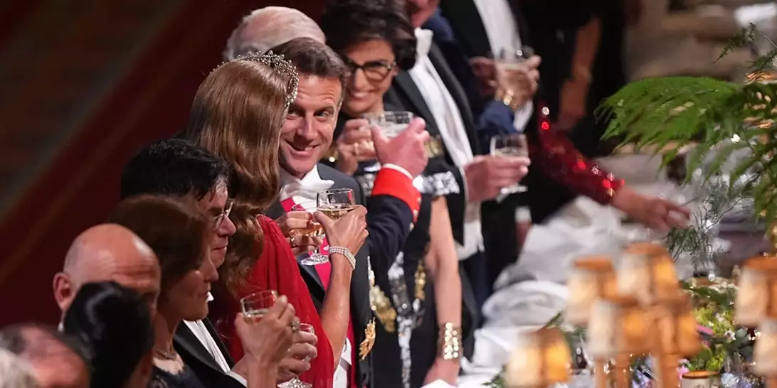 Κανείς δεν μπορεί να αντισταθεί στην Kate! Όταν ο Emmanuel Macron έκλεισε συνωμοτικά το μάτι στη Middleton