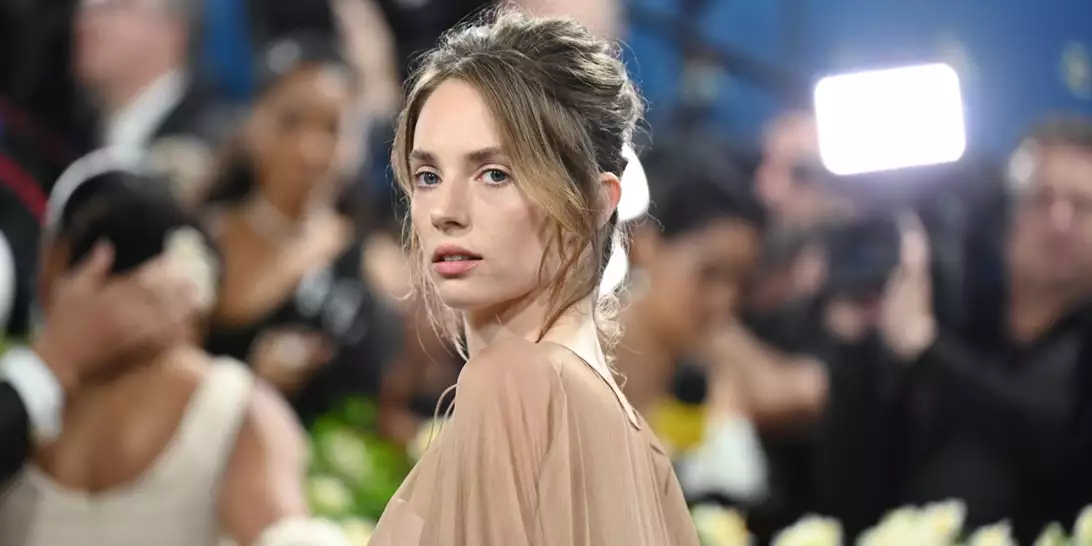Maya Hawke | Το νέο της hairstyle είναι η elegant επιλογή που ταιριάζει σε όλες τις γυναίκες
