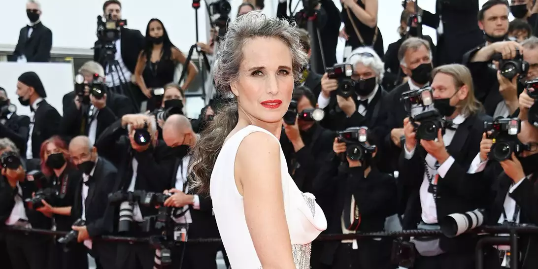 7 τρόποι να μετατρέψετε τα γκρίζα μαλλιά σας στο απόλυτο beauty statement