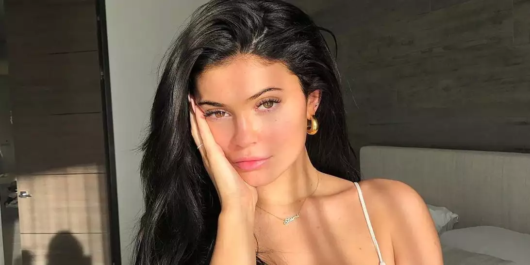 Twisted French Mani | Το νέο μανικιούρ της Kylie Jenner έχει αέρα από γαλλική Ριβιέρα