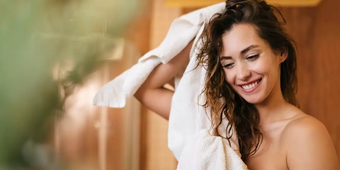Γιατί το καλοκαίρι είναι η κατάλληλη περίοδος για να αντικαταστήσετε το conditioner με μια μάσκα μαλλιών