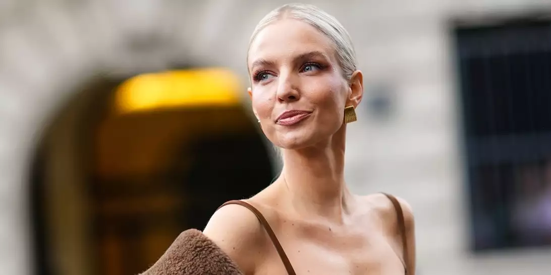 Το εύκολο χτένισμα που χαρίζει έξτρα πόντους κομψότητας σε κάθε εμφάνιση