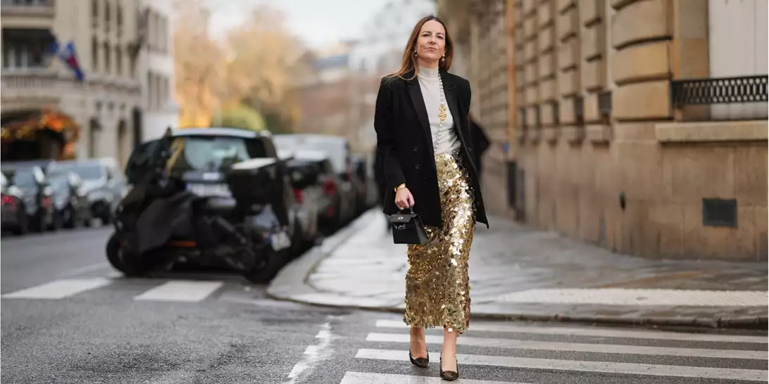Η εποχή της παγιέτας | 5 looks που είναι λαμπερά χωρίς να υπερβάλουν