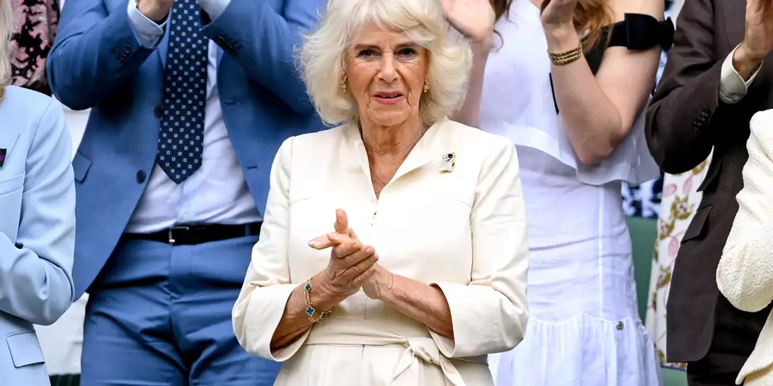 Η βασίλισσα Καμίλα κράτησε την τσάντα που πήρε το όνομά της από την Diana