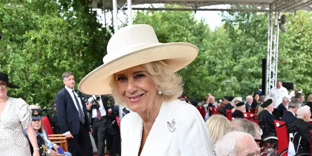 Η βασίλισσα Καμίλα με κοσμήματα αξίας άνω των 48.000 δολαρίων και συναισθηματική αξία στην τελευταία δημόσια εμφάνισή της