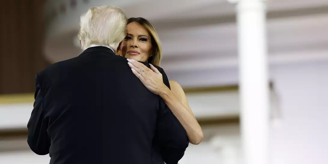 Donald Trump | Τι ψιθύρισε στο αυτί της Melania Trump