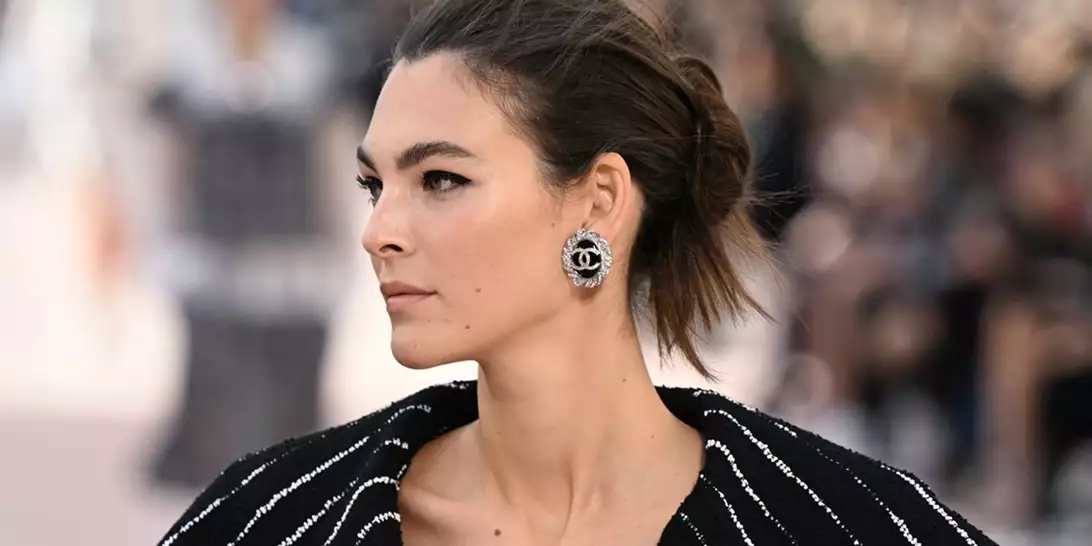Chanel | Οι ανατρεπτικές τάσεις ομορφιάς που ανέδειξε το SS25 show στο Παρίσι