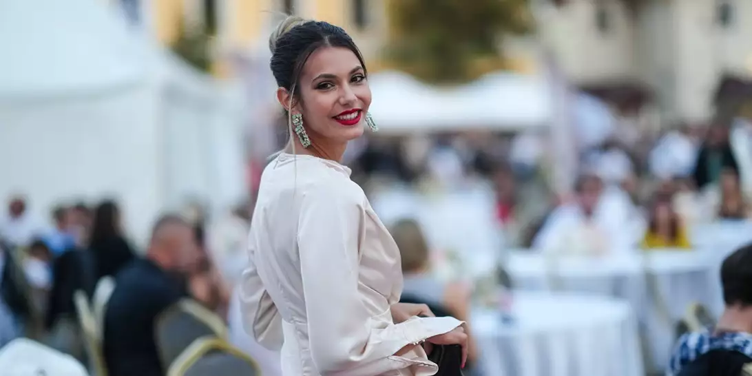 Καλεσμένη σε γάμο μετά τα 50 | Τα makeup looks που θα κολακεύσουν τα πιο όμορφα χαρακτηριστικά σας