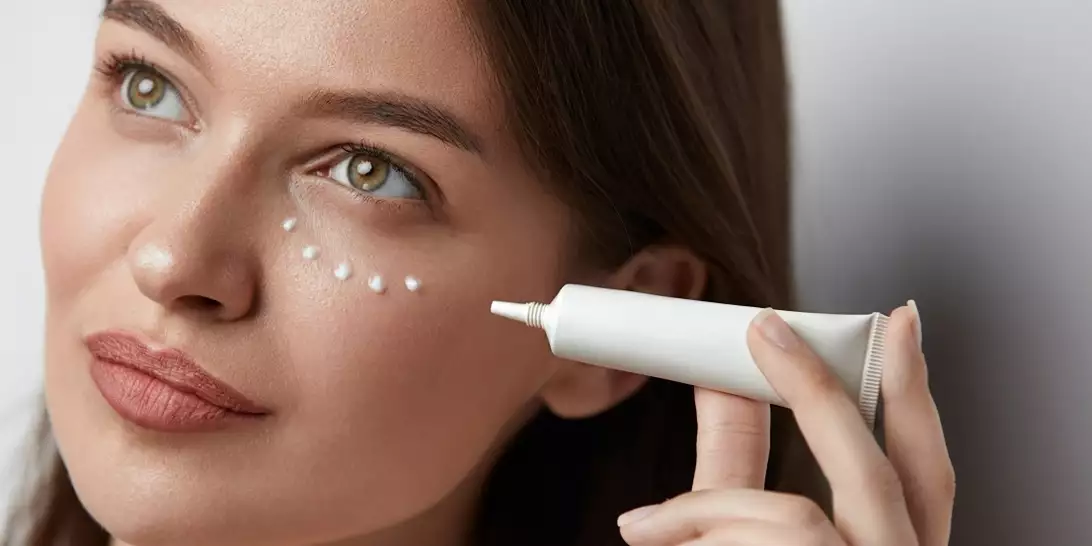 Οι καλύτερες συσφικτικές κρέμες ματιών για γυναίκες άνω των 50