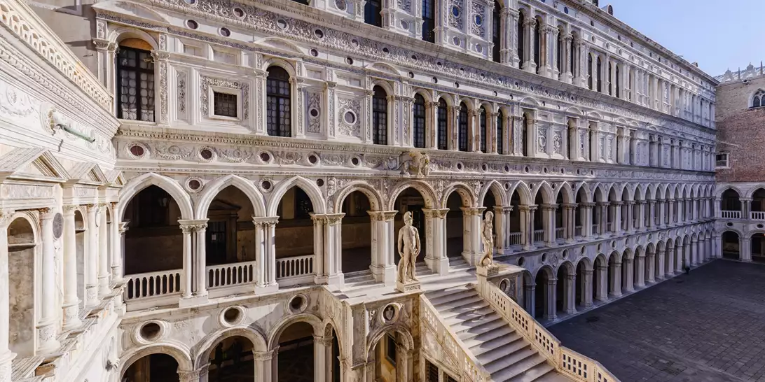 Οι λεπτομέρειες για το show της Max Mara Resort 2025 στη Βενετία