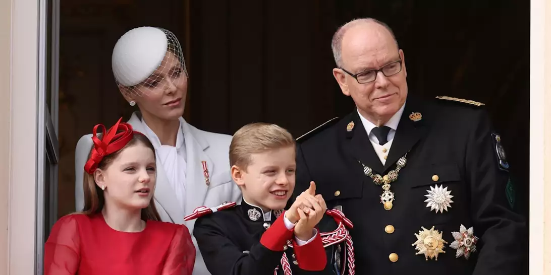 Αλβέρτος & Charlene του Μονακό | Η χαριτωμένη λεπτομέρεια που λίγοι πρόσεξαν στη χριστουγεννιάτικη κάρτα τους