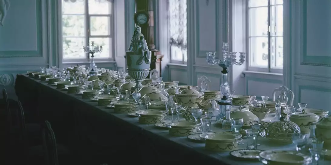 Αυτό το vintage τραπεζομάντιλο του 20ου αιώνα μπορεί να αξίζει σήμερα το βάρος του σε χρυσό