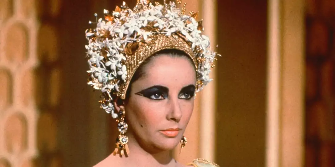 Ποια yoga; Το μυστικό της ευτυχίας κρύβεται στην γκαρνταρόμπα σας