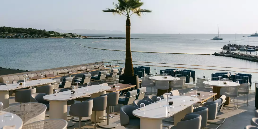 Drink Chic | Cocktails με θέα στο νέο rooftop προορισμό της Αθηναϊκής Ριβιέρας