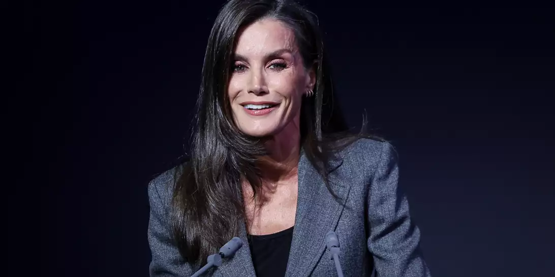 Letizia της Ισπανίας | Φόρεσε τα πιο άνετα heeled loafers από τη Massimo Dutti σε επίσημη εμφάνιση