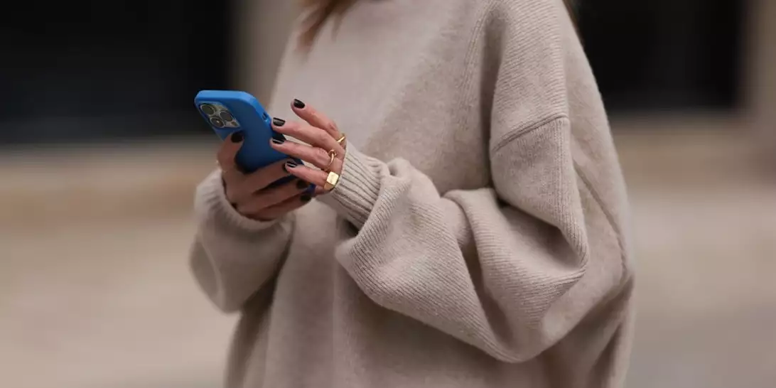 Nail Trends | Το χρώμα που θα αντικαταστήσει το μαύρο το χειμώνα