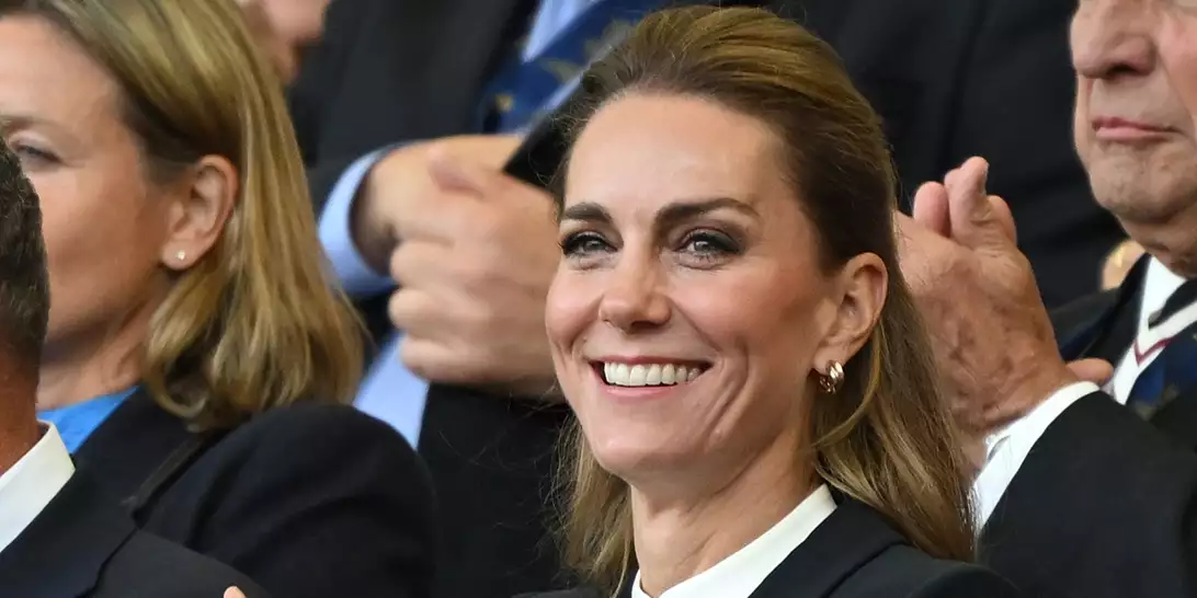 Kate Middleton | Επιστροφή στα signature καστανά μαλλιά της έπειτα από τη σύντομη blonde era της