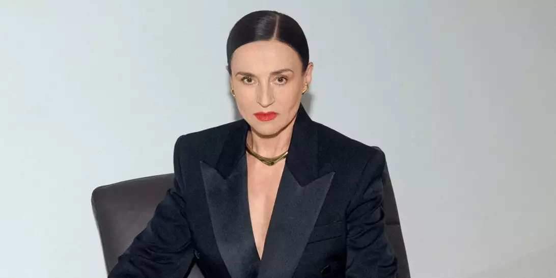 Η Καρυοφυλλιά Καραμπέτη στο Harper's Bazaar: "Ακόμα και οι καλλιτεχνικές σου επιλογές είναι μια πολιτική πράξη"