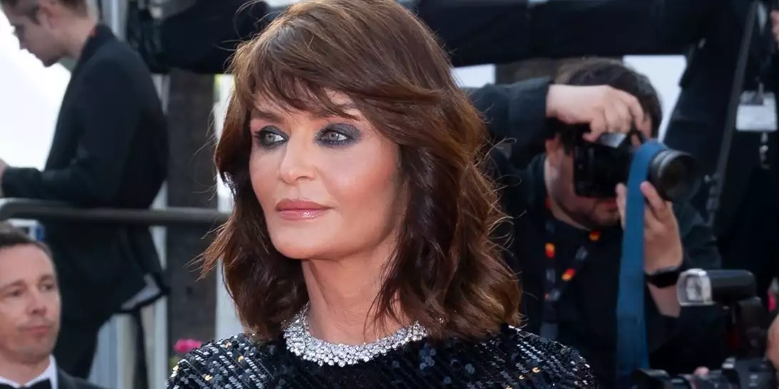 Η Helena Christensen βρήκε το ωραιότερο lip combo για γυναίκες άνω των 50