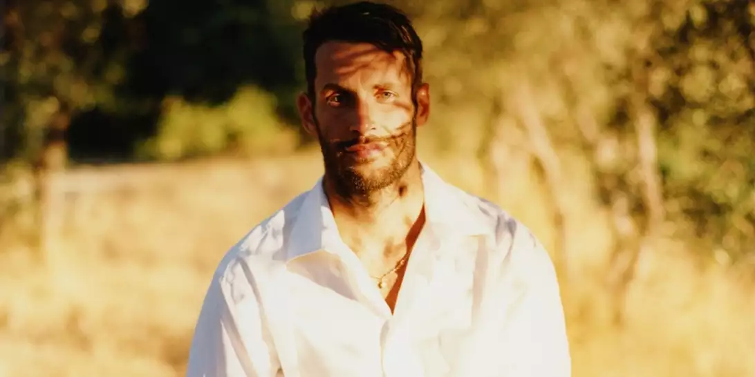 H L'Oréal ενώνει τις δυνάμεις της με τον Jacquemus σε μια αποκλειστική συνεργασία