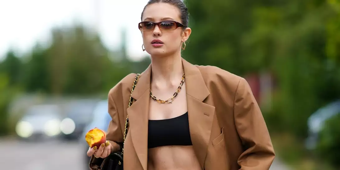 Το φρούτο που καίει περισσότερο κοιλιακό λίπος ακόμη κι από την άσκηση σανίδα, σύμφωνα με ειδικό