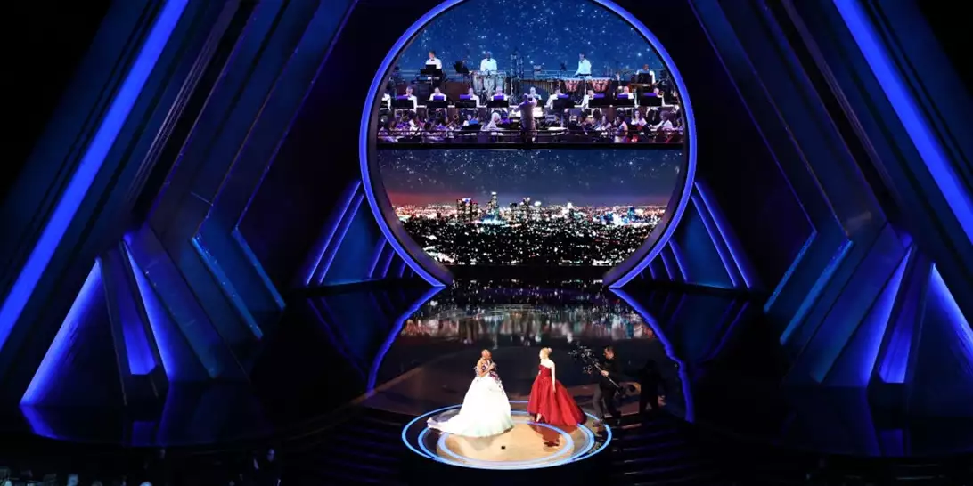 Oscars Review | Μια βραδιά ανατροπών και πολλών αναστεναγμών μετά την απώλεια του Α’ βραβείου από τη Demi Moore