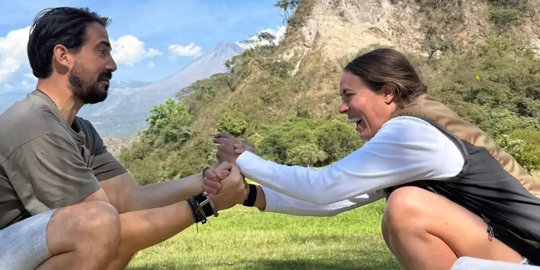 Nina Flohr & Φίλιππος Ντε Γκρες | Ταξίδεψαν με ιδιωτικό τζετ για πικ νικ στην εξοχή με καλούς φίλους