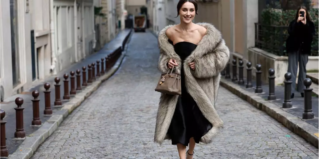 Γιορτινό ντύσιμο 2025 | 5 πολύ απλά αλλά κομψά φορέματα για τις γιορτινές σας εμφανίσεις