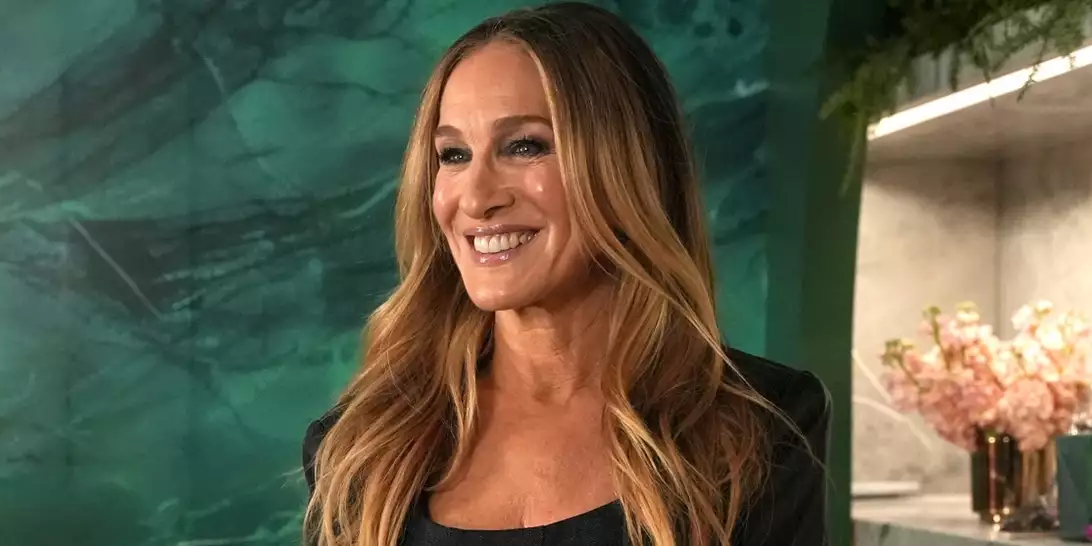 Η Sarah Jessica Parker βρήκε την πούδρα που "θολώνει" τις ρυτίδες
