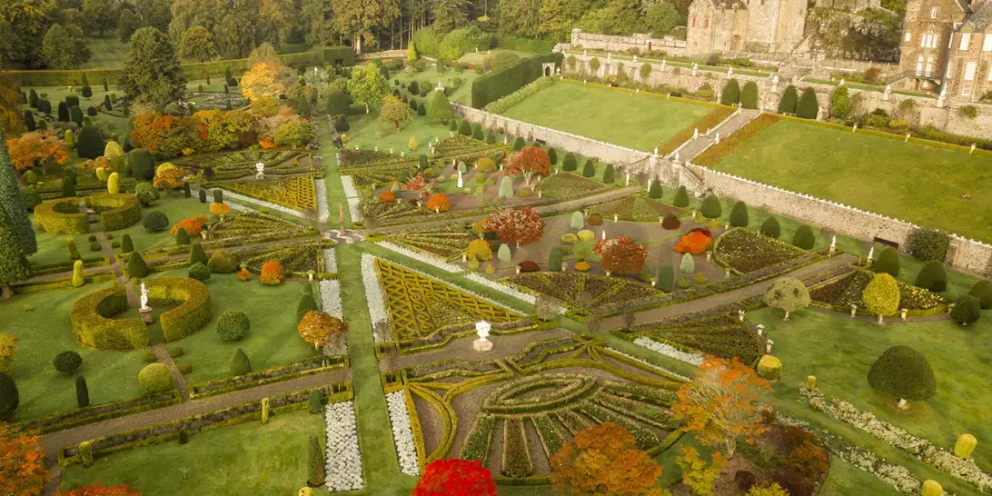 O οίκος Dior ταξιδεύει στη Σκοτία για την Cruise 2025