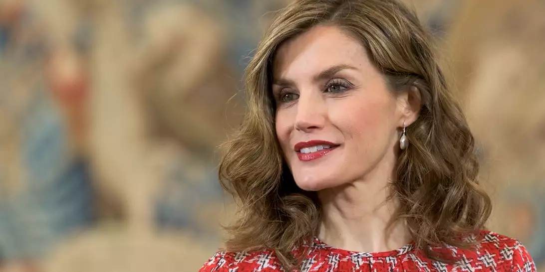 Πώς να φορέσετε το κόκκινο κραγιόν σαν μια γαλαζοαίματη