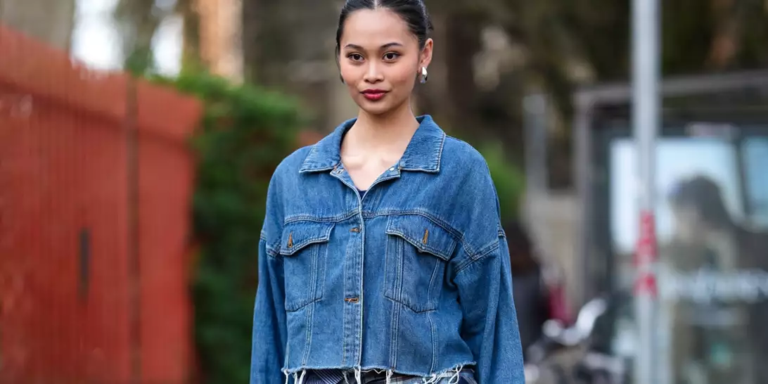 Οκτώ denim τζάκετ που ξεφεύγουν από το κλασικό σχέδιο