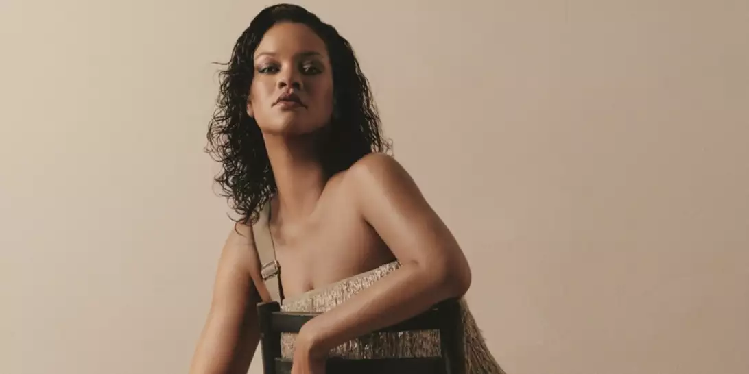 Η Rihanna στο Harper's Bazaar Greece: "Υπάρχουν στιγμές που ή σιχαίνεσαι τον εαυτό σου ή κατανοείς το ταξίδι σου"