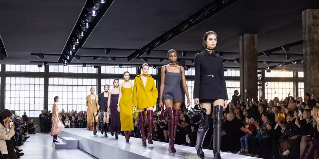 Η νεανική, αισθησιακή κομψότητα της νέας συλλογής Gucci